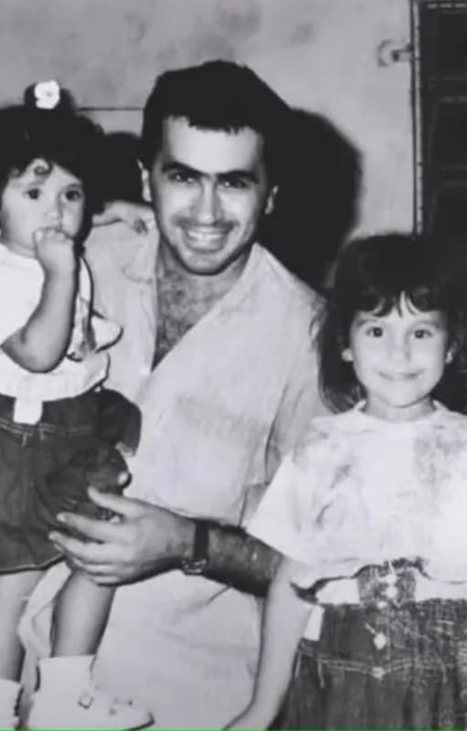 José Roccuzzo y Patricia Blanco con sus hijas Carla, Antonela y Paula. Cuando el almacén familiar se transformó en un supermercado, ellos solían atender la caja