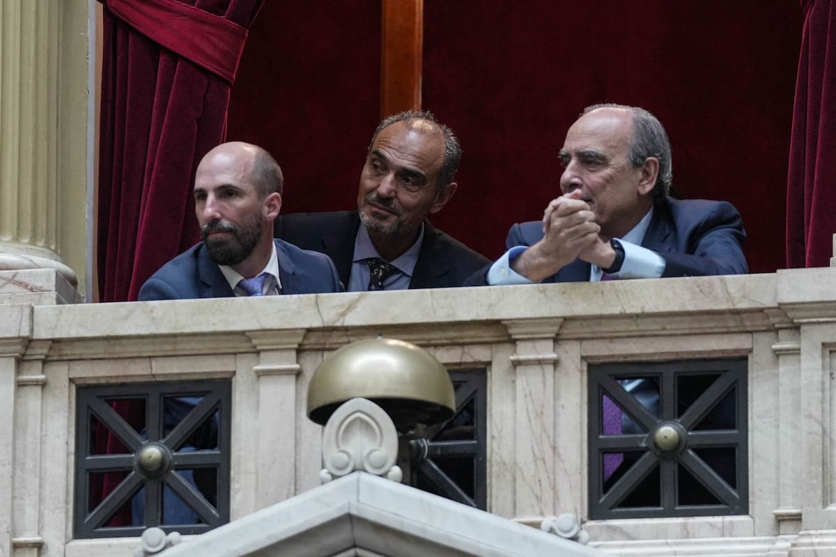 José Rolandi, Eduardo "Lule" Menem y Guillermo Francos, la semana pasada, en uno de los palcos de Diputados