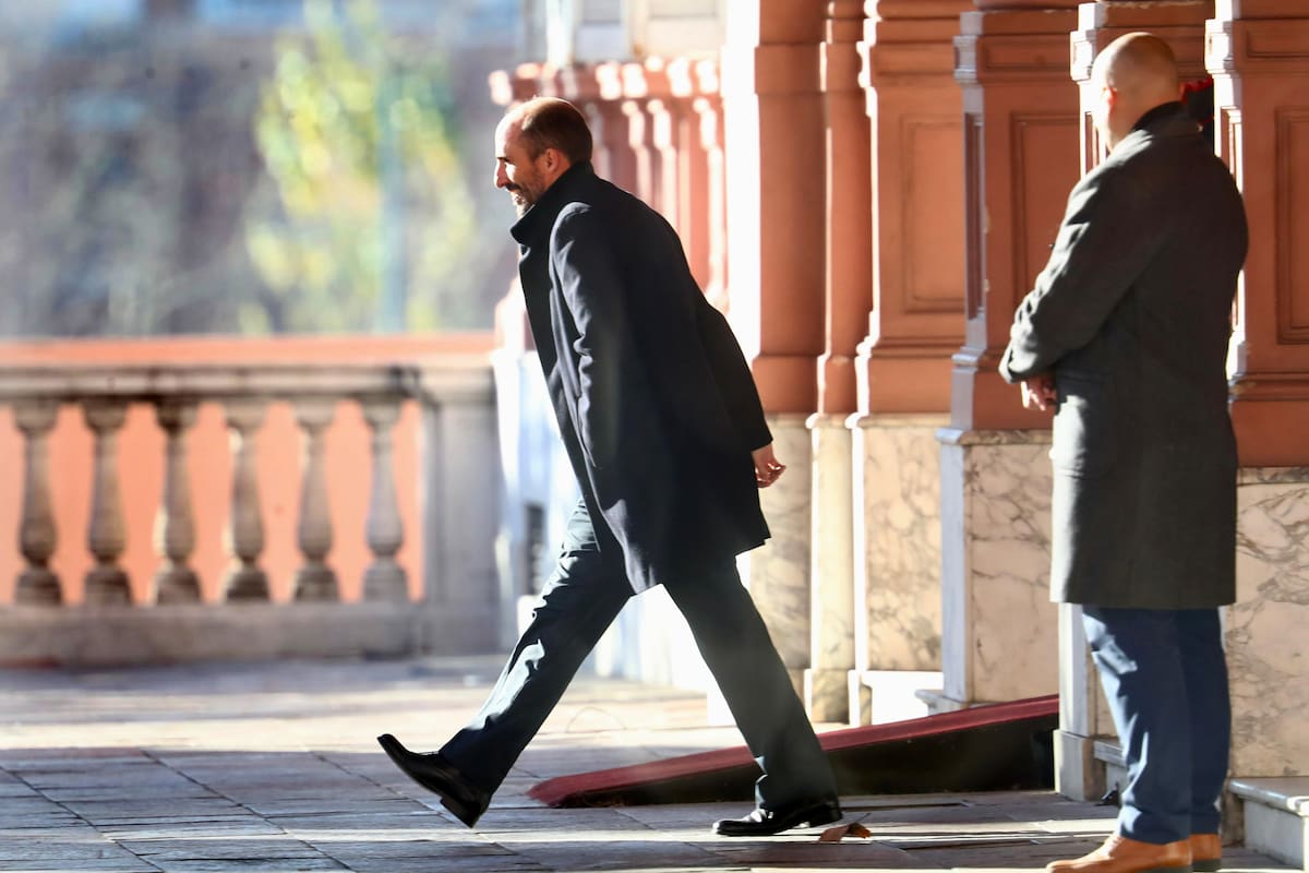 José Rolandi se retira de Casa Rosada