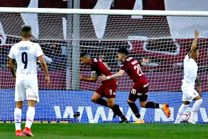 José Sand, autor de su gol 15 ante Independiente; Lanús y el Rojo empataron 1-1 y no pueden levantar cabeza