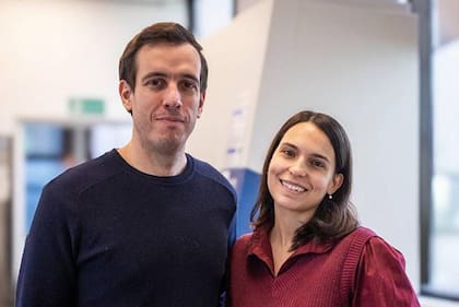 Los científicos Gregorio Iraola y Josefina Puig.