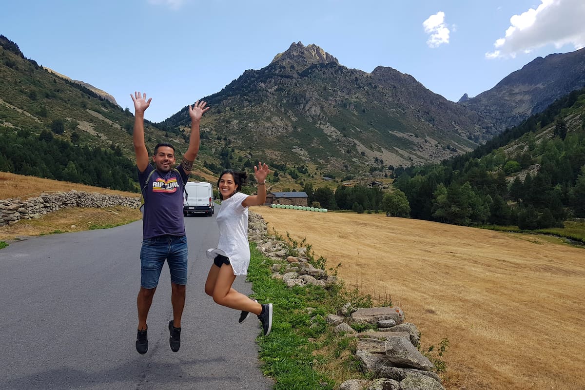 Josefina y Sebastián eran empleados públicos, dejaron todo y tras recorrer 22 países, ahora cultivan kiwis en Nueva Zelanda