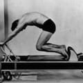 Joseph Pilates, creador del método de entrenamiento: “Somos arquitectos de nuestra vida; la felicidad está subordinada al bienestar físico por encima del nivel social o económico”