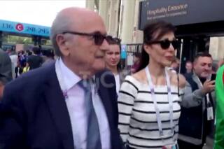 Joseph Blatter llegó al estadio como un hincha más: quién lo invitó