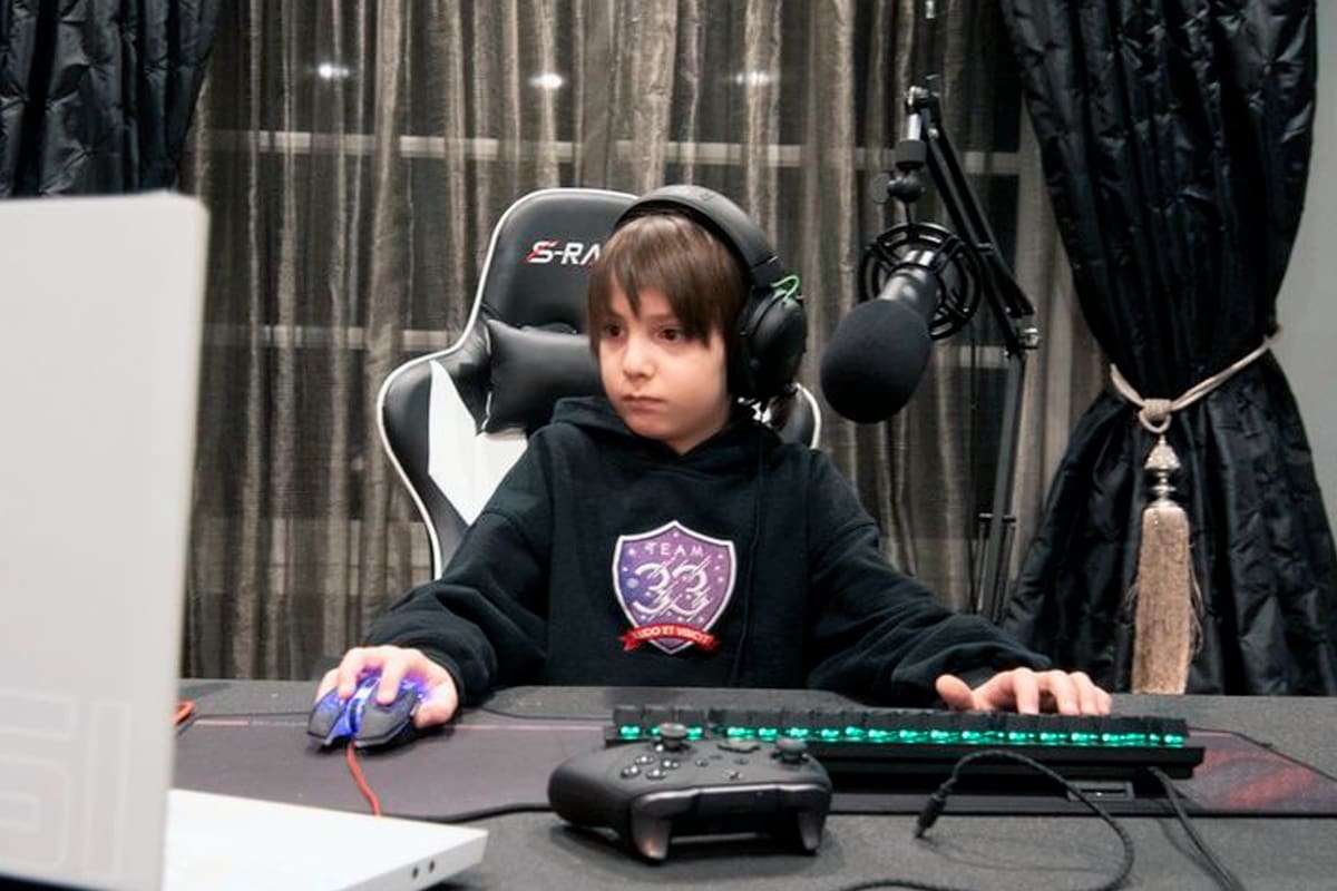 Joseph Deen tiene 8 años y con un contrato de 33.000 dólares mensuales acaba de convertirse en el jugador profesional de Fortnite más joven