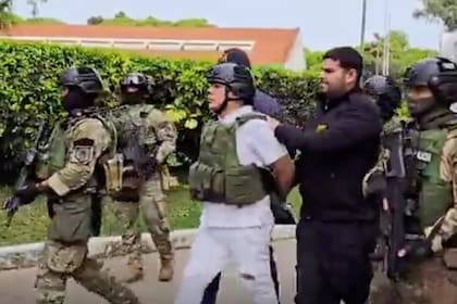 Joseph Freyser Cubas Zavaleta, alias Señor J, durante el traslado a la fiscalía