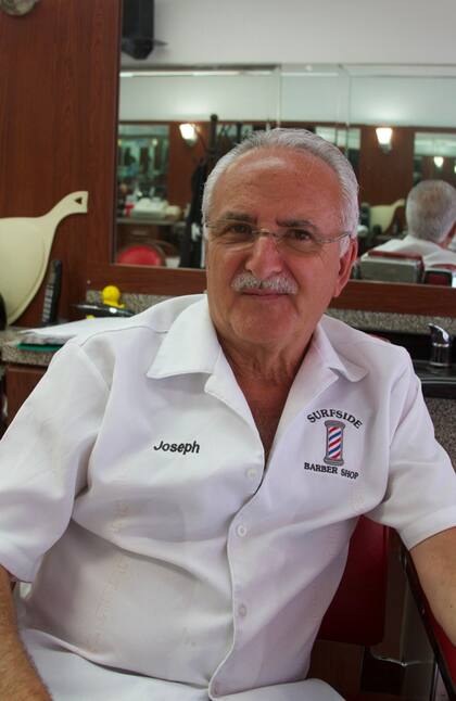 Joseph, histórico barbero de Surfside.