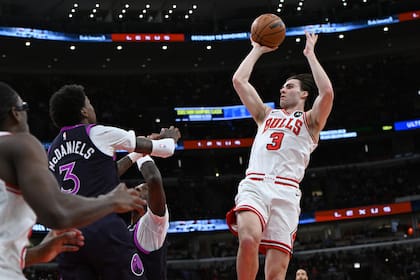 Josh Giddey y Coby White de los Bulls se perderán varios juegos por lesiones