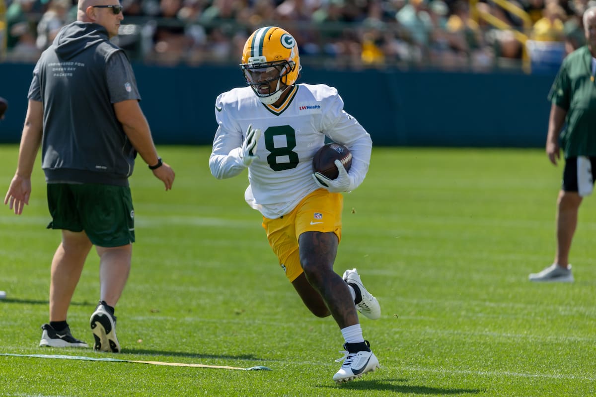 Josh Jacobs, corredor de los Packers de Green Bay, entrena el domingo 2 de agosto de 2026 (AP Foto/M