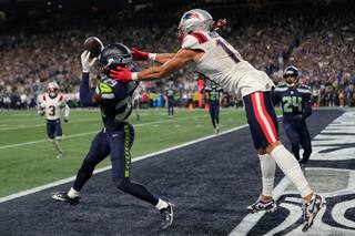 Seahawks interceptan tres veces a Drake Maye y vencen 13-10 a Patriots en revancha del Super Bowl
