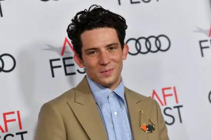 Josh OConnor, que interpreta al Príncipe Carlos en The Crown, habló del rol del hijo de Isabel II en la familia real