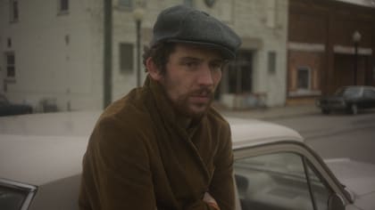 Josh O'Connor y un personaje que viaja a la América profunda de los años 70 y la guerra de Vietnam