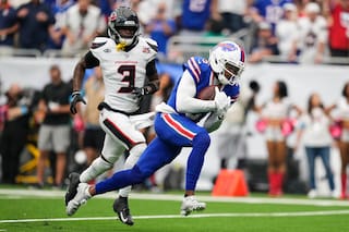 Josh Allen conecta con Joshua Palmer para un TD tardío y los Bills vencen 36-31 a los Texans en un loco debut