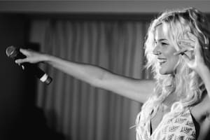 Joss Stone: cocina, hace un podcast, presenta una nueva canción y está embarazada