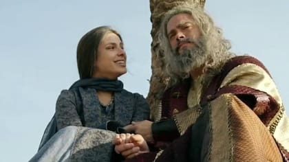 Josué junto a Aruna en una de las últimas escenas de la novela