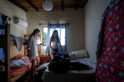 Los jóvenes se organizan para poder economizar y convivir los días de vacaciones