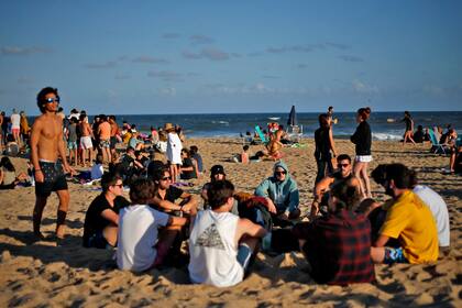 Mates y mucha charla en la Playa del Barco