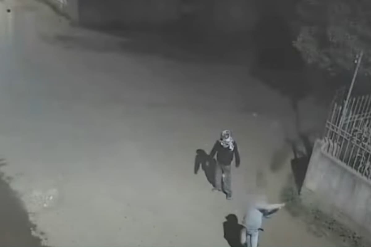 Jóvenes atacan un domo policial a los piedrazos en Córdoba