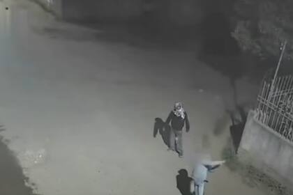 Jóvenes atacan un domo policial a los piedrazos en Córdoba