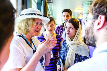 Jóvenes conversan con Elizabeth H. Blackburn, Nobel de Medicina en 2009