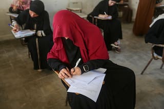 Meloni anunció que prohibirá el burka y el niqab en las escuelas y limitará la cantidad de extranjeros por aula
