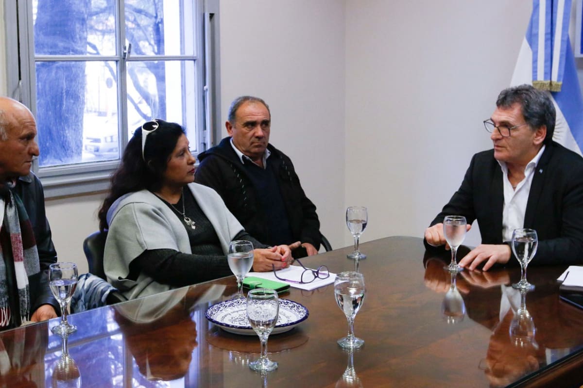 Jovina Luna, que denunció el pago indebido de indemnizaciones, fue recibida por Avruj. La acompañaron su esposo, Roberto Guerrero, y el exsoldado Rogelio Mazacotte