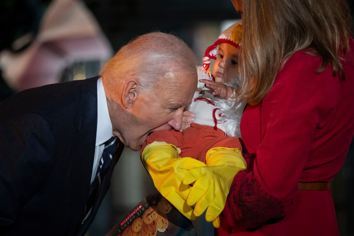 Joyas, arte y un tren de juguete encabezan la lista de regalos más caros otorgados a Biden en 2024