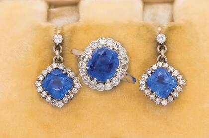 Joyas que la familia de Margaret encontró escondidas entre bolsas de plástico