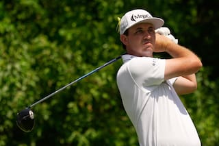 J.T. Poston domina el viento en el Memorial, firma la mejor ronda y lidera el torneo