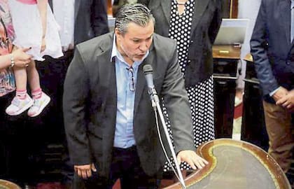 Ameri, que era tercer candidato en la boleta del Frente de todos, asumió como diputado por Salta el 12 de diciembre de 2019, cuando Sergio Napoleón Leavy y Nora del Valle Giménez fueron electos senadores nacionales.
