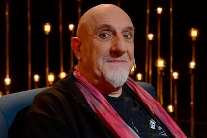 Juan Acosta fue frenado por la policía por conducir con las luces apagadas, mientras brindaba una nota radial