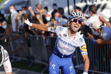 Juan Alaphilippe y su alegría tras quedarse con la segunda etapa del Tour de France