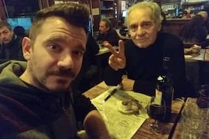 Es hijo de Hugo Arana y Marzenka Novak, actúa pero le costó hacerlo y aún no pudo hacer el duelo de su padre