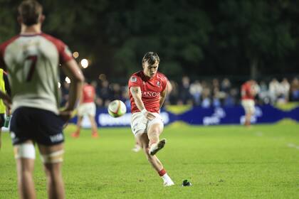 Juan Bautista Baronio en su salsa: las patadas a los palos; el rosarino de Dogos XV es el máximo anotador de la temporada en el Súper Rugby Américas.