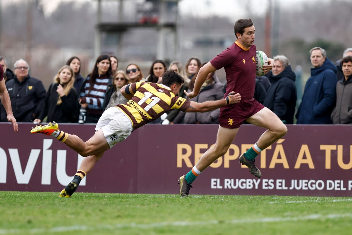 Juan Bautista Daireaux deja atrás a Ignacio Díaz y va rumbo a su segundo try