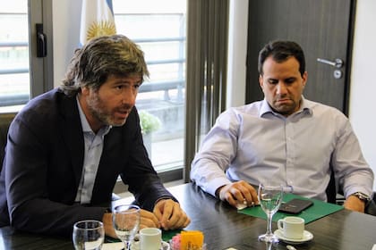 Juan Bautista Mahiques, ministro de Justicia y exfiscal general, y Javier Martín López Zavaleta, actual fiscal general interino