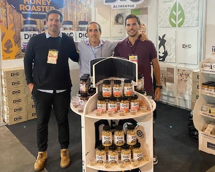 Juan Bautista Marcó del Pont, su primo Rodrigo e Ignacio Drago, los emprendedores creadores de DEC