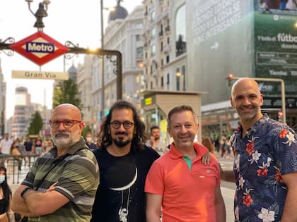 Juan Borraspardo, Diego Casado Rubio, Nicolás Scarpino y Sergio Paglini hacen La cápsula