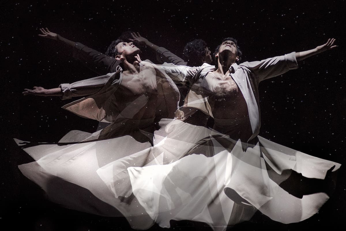 Juan Camargo, en la danza derviche del final del espectáculo "Folia"