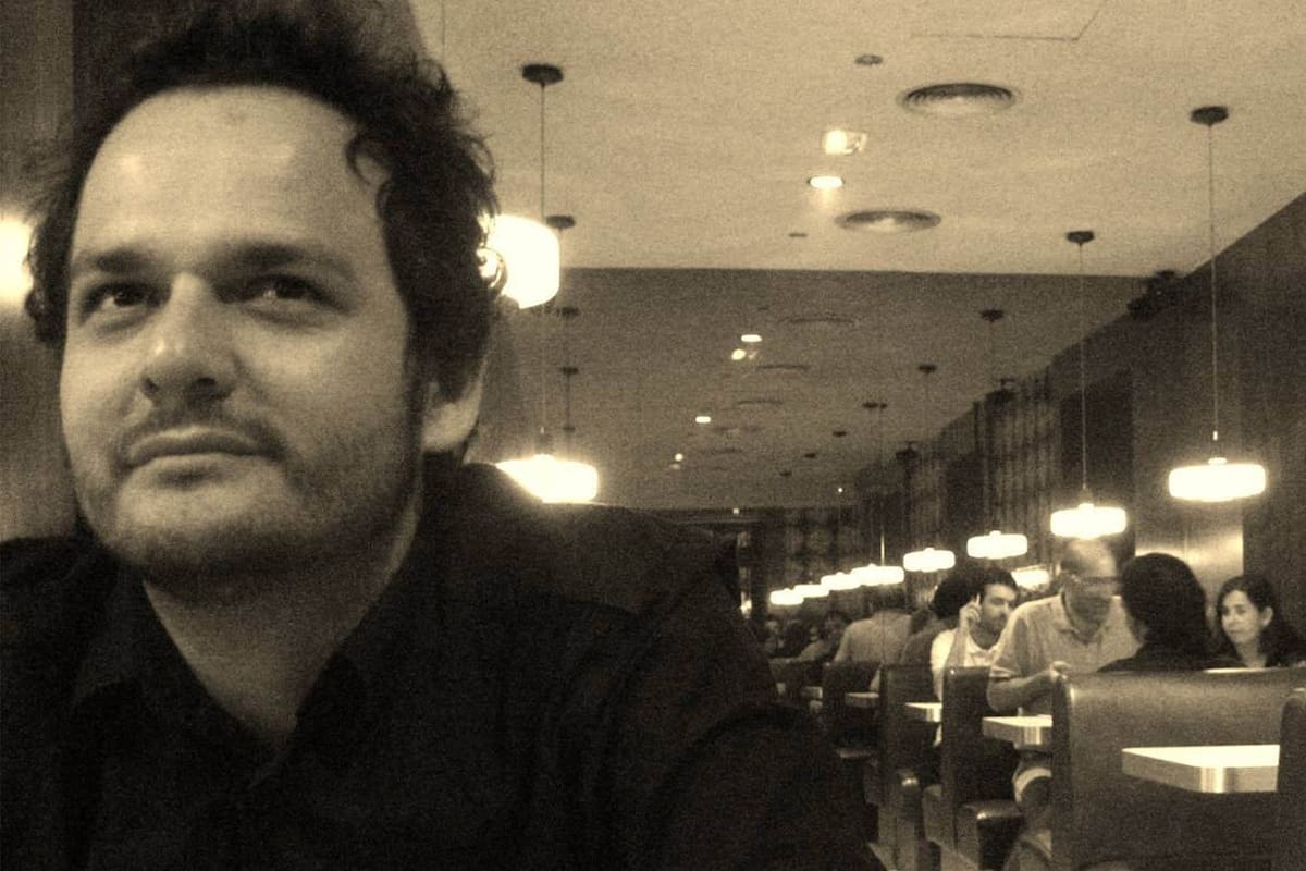 Juan Cárdenas es también crítico de arte y traductor.