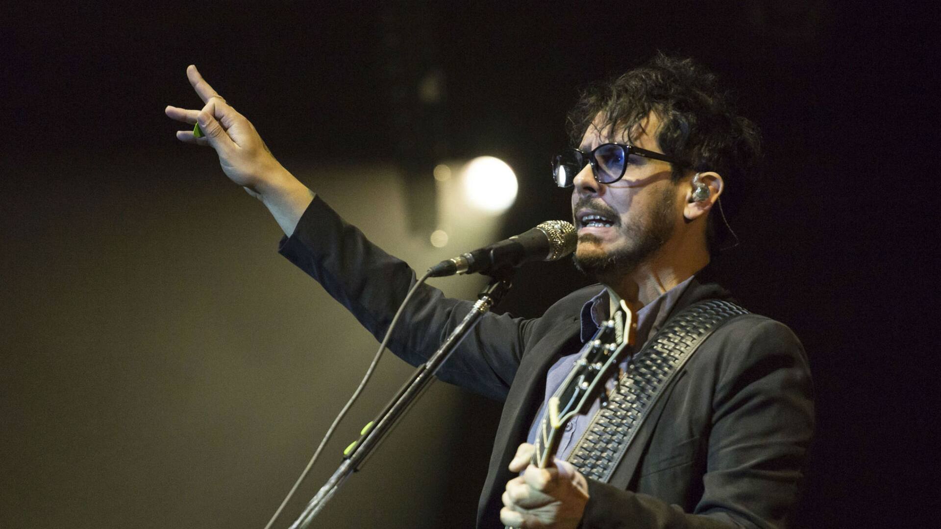 Lisandro Aristimuño publicó su primer disco, Azules turquesas, a través de Los Años Luz