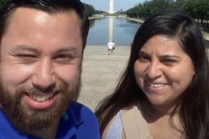 Juan Carlos Cerda y su esposa, ambos residentes de Texas y amparados bajo el programa de Acción Diferida para los Llegados en la Infancia (DACA, por sus siglas en inglés)