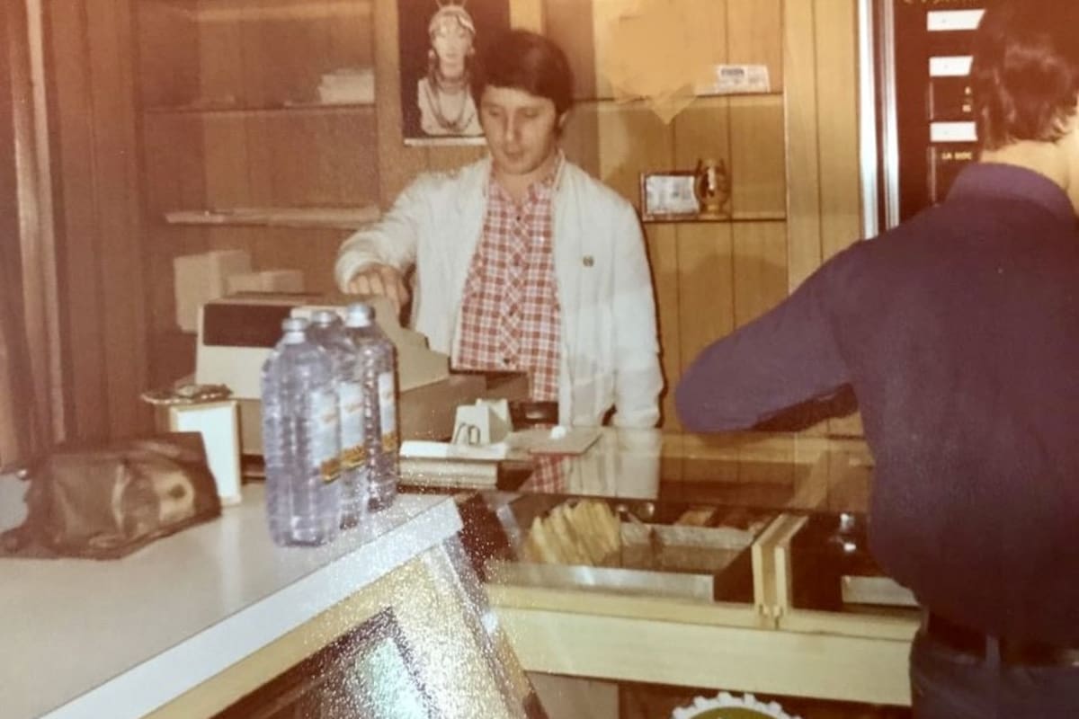 Juan Carlos en la pastelería
