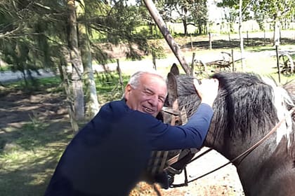 Juan Carlos Loustau y los caballos, una pasión fuera de las canchas