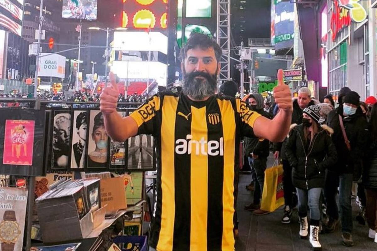 Juan Carlos Ríos, es músico y productor, nació en Uruguay y decidió dar un giro radical a su carrera cuando se mudó a Estados Unidos