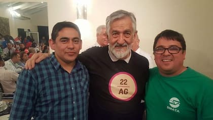 Juan Carlos Solalinde (izquierda), junto con el gobernador de San Luis, Alberto Rodríguez Saa