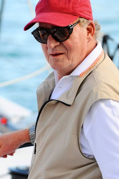 Juan Carlos tenía 51 años cuando fue fotografiado tomando sol desnudo en el Mediterráneo