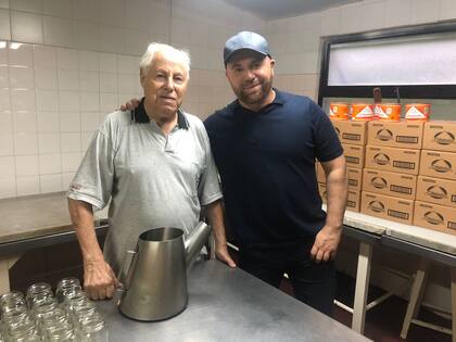 Juan Carlos, tercera generación junto al reconocido chef Germán Martitegui.