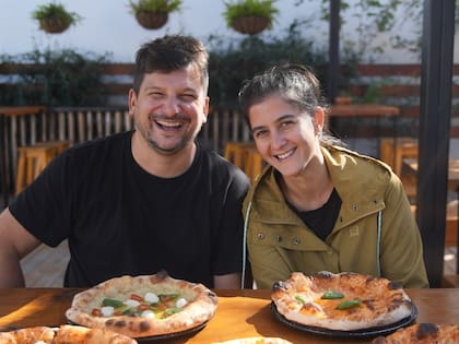 Juan Cruz Galleto y Yanina Debiaggi, la pareja detrás de El Taller Napolitano.