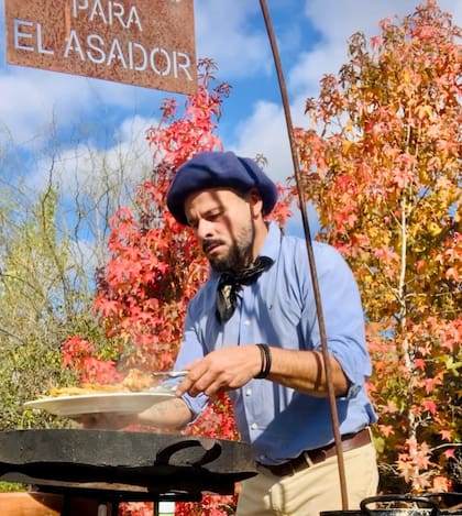 Juan Cruz Gutiérrez disfruta pasar tiempo con su hija, sus amigos, el campo; pero le gusta estar abierto al amor de pareja